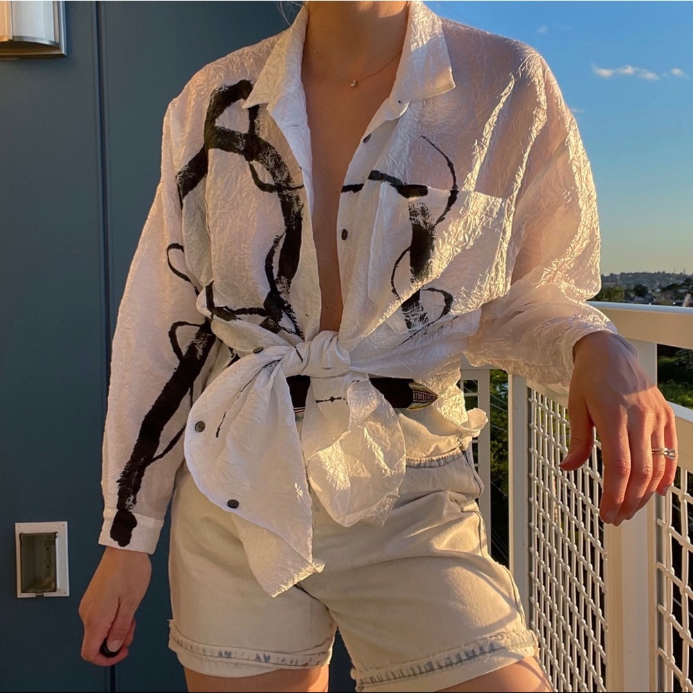 Vintage White Black Abstract Print Crinkle Shirt - Picture 7 of 7